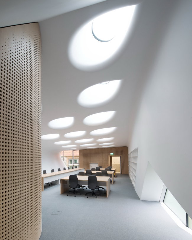 ������ Investcorp ������ �������� ������� �������� ����-������ ������������ ������������ � Luke Hayes