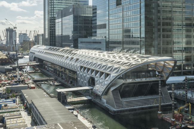 Станция Crossrail «Кэнери-Уорф». ТЦ и сад на крыше © Nigel Young / Foster + Partners