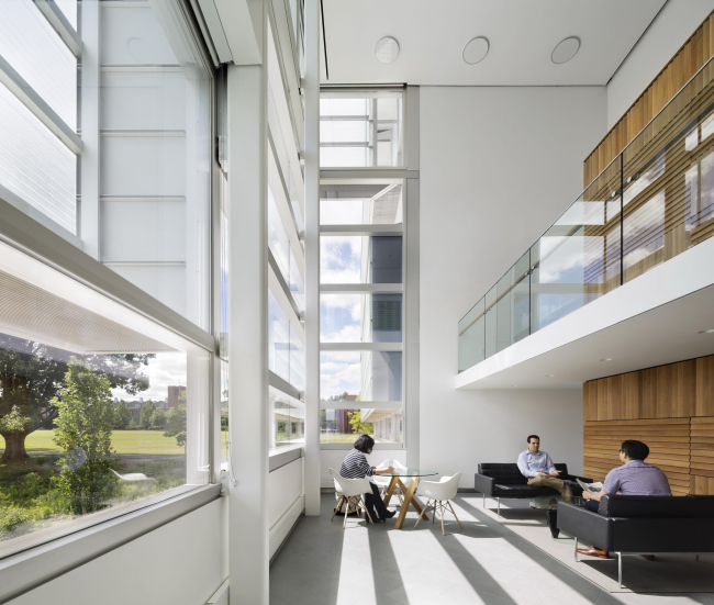 �������� ������������� � ���������� ������������� ������������. Photography by Michael
Moran