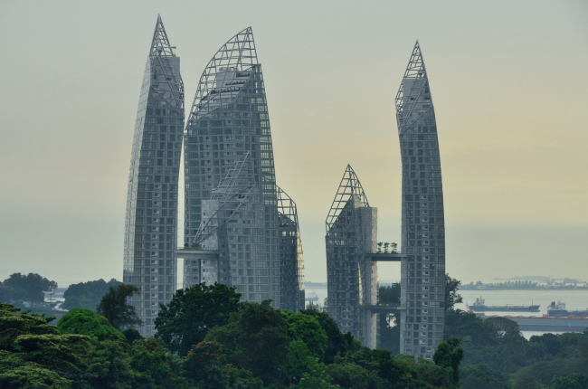   Reflections at Keppel Bay. : Tristan Schmurr.  CC BY 2.0