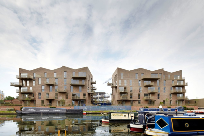 ����� �������� Brentford Lock West � Jack Hobhouse