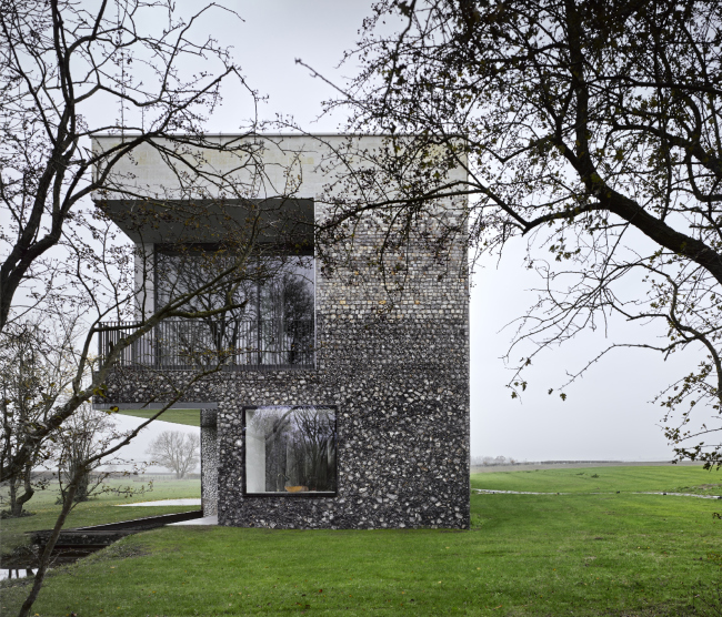 ������� ��� Flint House � James Morris