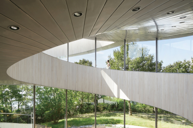 ������� Ribbon Chapel � Koji / Fujii  Nacasa & Partners Inc