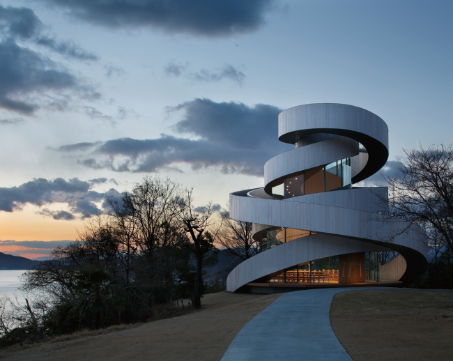 ������� Ribbon Chapel � Koji / Fujii  Nacasa & Partners Inc