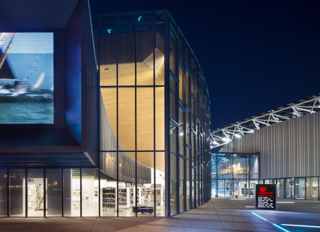 ���������� ����� La Grande Passerelle. ����: Luc Boegly � Architecture-Studio