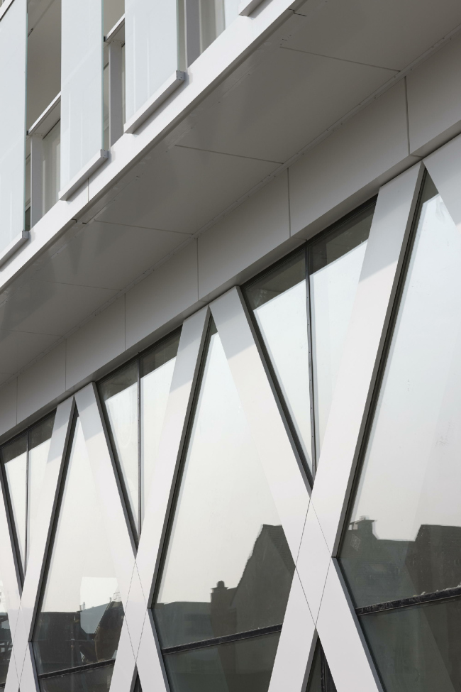 ����� �������� Park Tower � Lumecore/Toon
Grobet