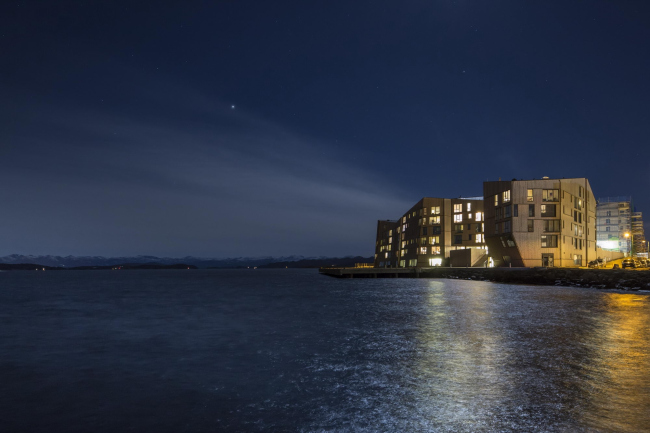 ����� �������� Waterfront � Adam Mørk