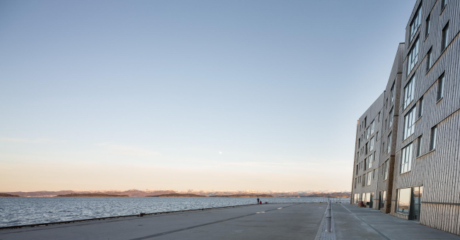 ����� �������� Waterfront � Adam Mørk