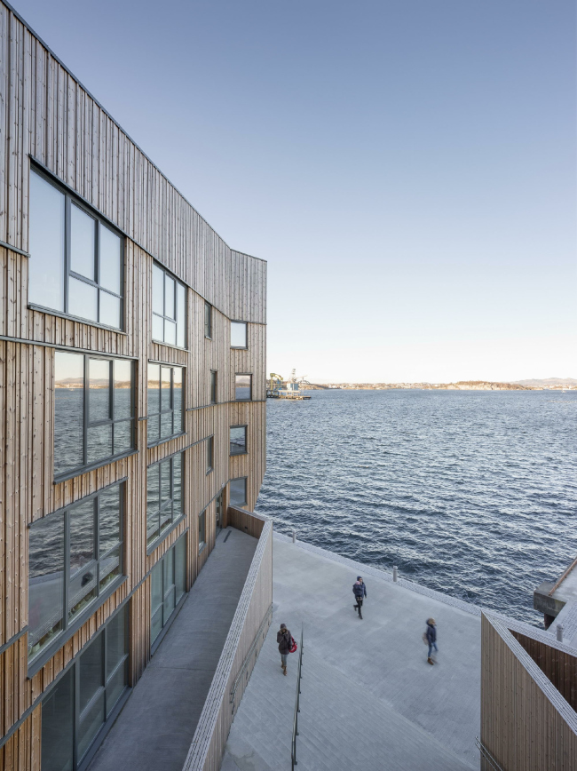 ����� �������� Waterfront � Adam Mørk