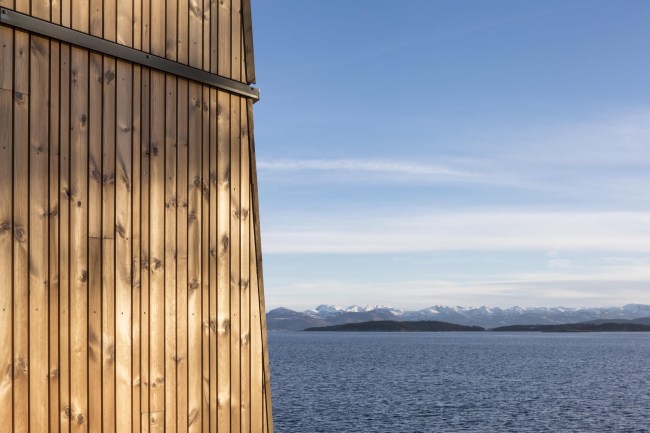 ����� �������� Waterfront � Adam Mørk