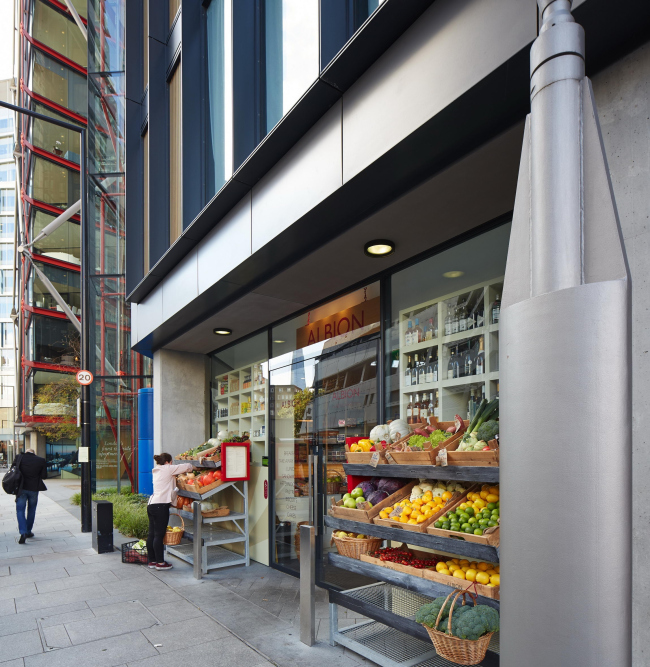 ����� �������� NEO Bankside � Edmund Sumner