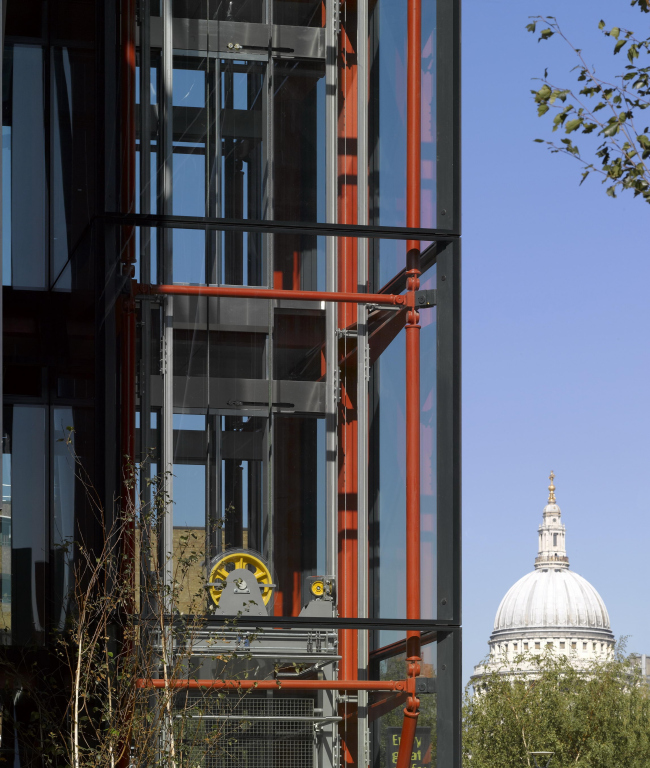����� �������� NEO Bankside � Edmund Sumner