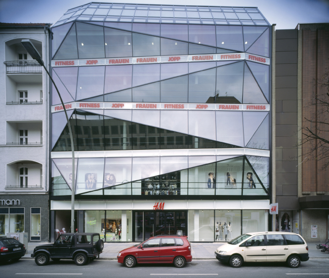 Торговый центр на Мюллерштрассе. Фотография © Julia Jungfer