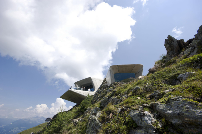 ������ ����� �������ࠖ�Corones � Inexhibit