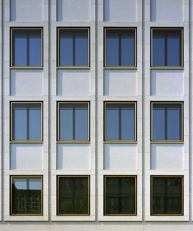 Офисное и торговое здание Унтер-ден-Линден в Берлине. Фотография © Christian Gahl