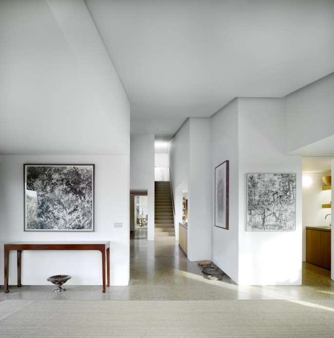 ��� Flint House � James Morris