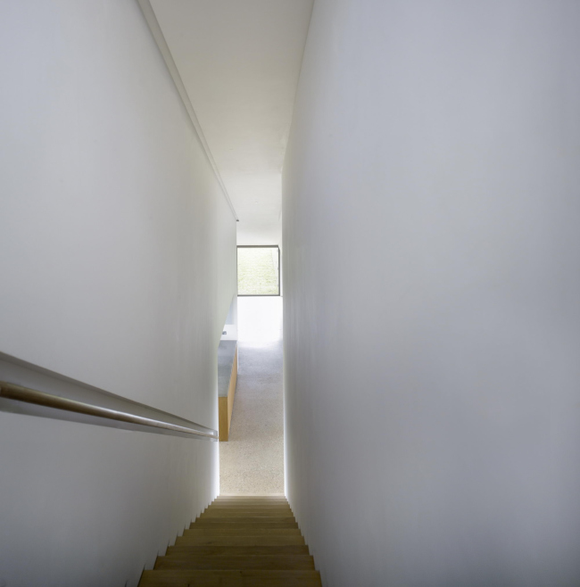 ��� Flint House � James Morris