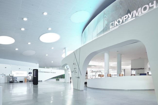 Интерьер нового терминала международного аэропорта Курумоч в Самаре ©VOX Architects, фотограф Сергей Ананьев