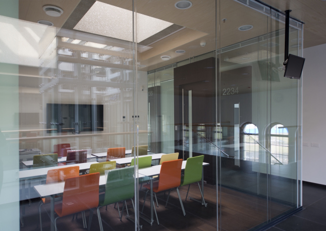 The main building of the Higher Management School of Saint Petersburg State University. Restoration and adjustment, 2014. Photo � Margarita Yavein, Tatyana Strekalova