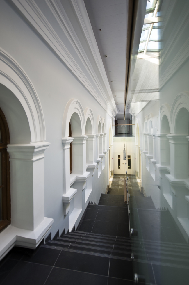 The main building of the Higher Management School of Saint Petersburg State University. Restoration and adjustment, 2014. Photo � Margarita Yavein, Tatyana Strekalova