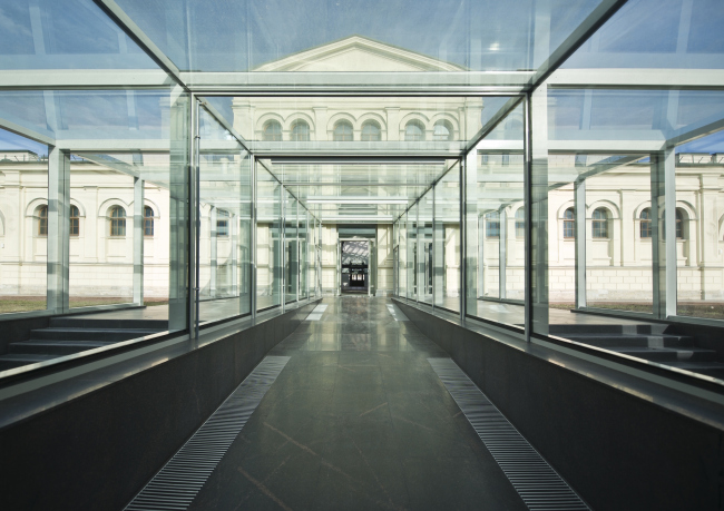 The main building of the Higher Management School of Saint Petersburg State University. Complete building, 2014. Photo  Margarita Yavein, Tatyana Strekalova