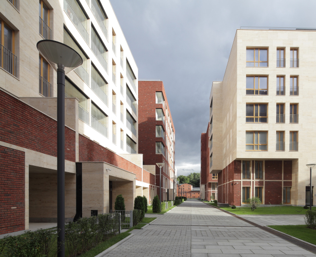 Residetial complex at the Leo Tolstoy Street. Photograph � Mikhail Serebryakov, "Sergey Kiselev and Partners"
