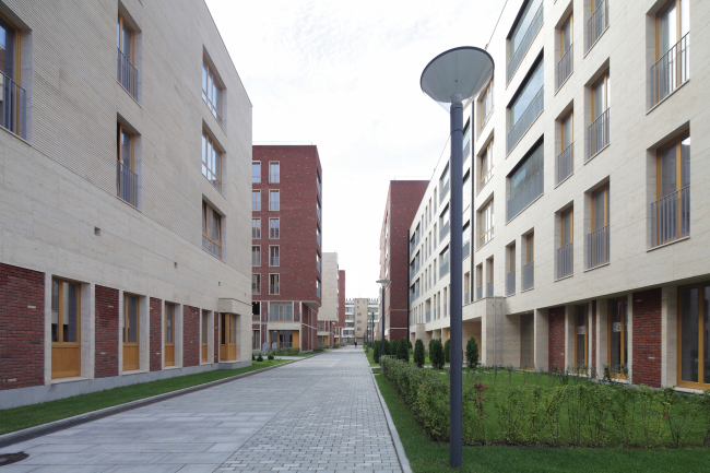 Residetial complex at the Leo Tolstoy Street. Photograph  Mikhail Serebryakov, "Sergey Kiselev and Partners"