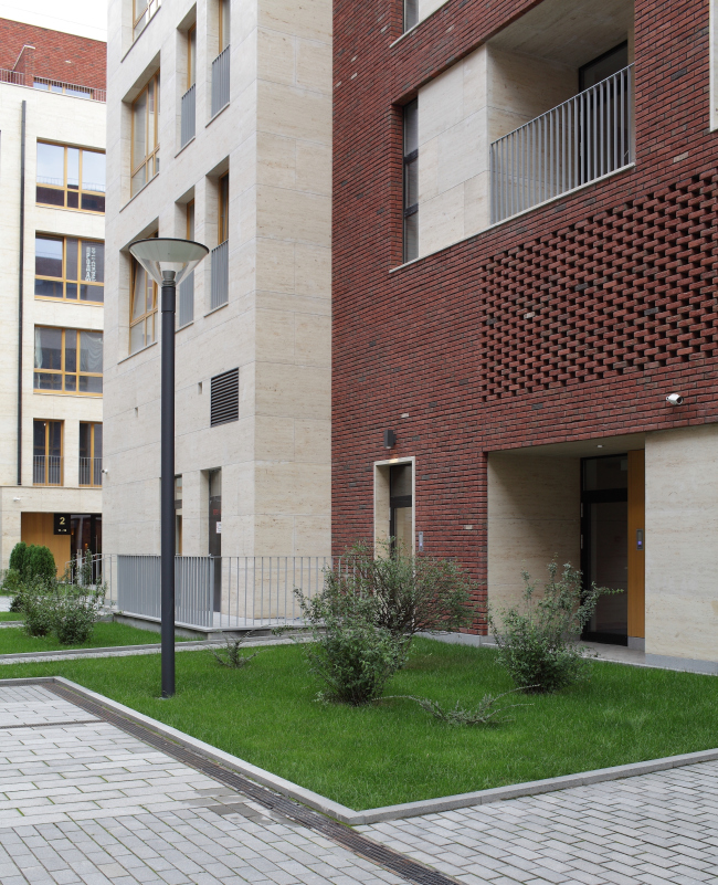 Residetial complex at the Leo Tolstoy Street. Fragment with the brickwork grid. Photograph  Mikhail Serebryakov, "Sergey Kiselev and Partners"