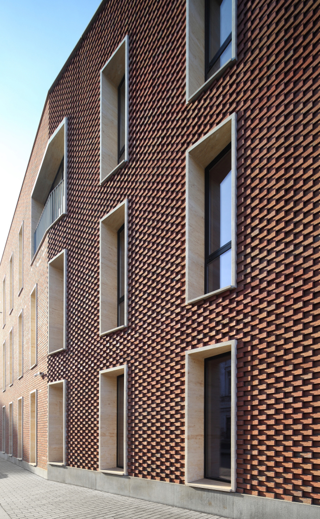 Residetial complex at the Leo Tolstoy Street. Corner building. Photograph  Mikhail Serebryakov, "Sergey Kiselev and Partners"