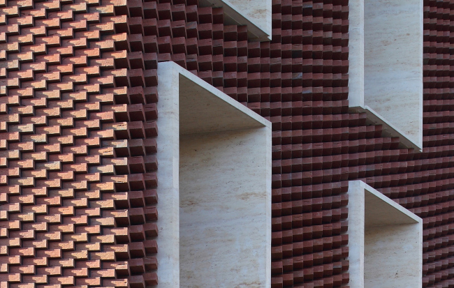 Residetial complex at the Leo Tolstoy Street. Corner building. Fragment. Photograph � Mikhail Serebryakov, "Sergey Kiselev and Partners"