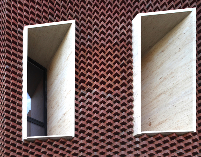 Residetial complex at the Leo Tolstoy Street. Corner building. Fragment. Photograph � Mikhail Serebryakov, "Sergey Kiselev and Partners"