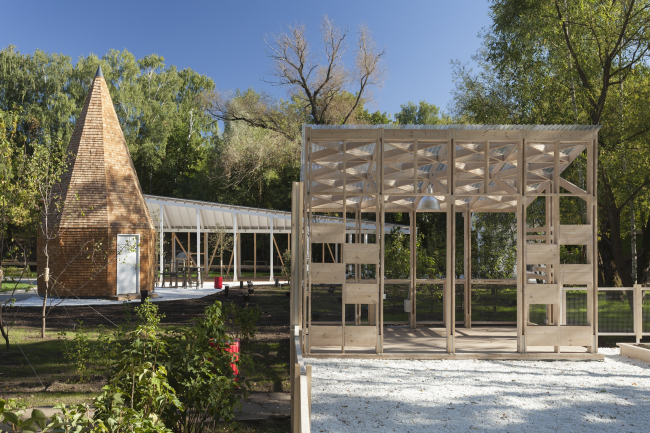 The house for master classes. Urban farm at VDNKh, 1st phase. WOWhaus Bureau. Photograph  Dmitry Chebanenko