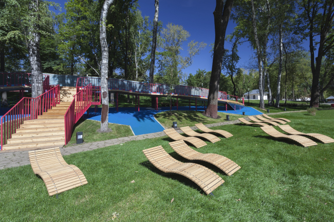 Children playground and deck-chairs before the creek. Urban farm at VDNKh, 1st phase. WOWhaus Bureau. Photograph  Dmitry Chebanenko