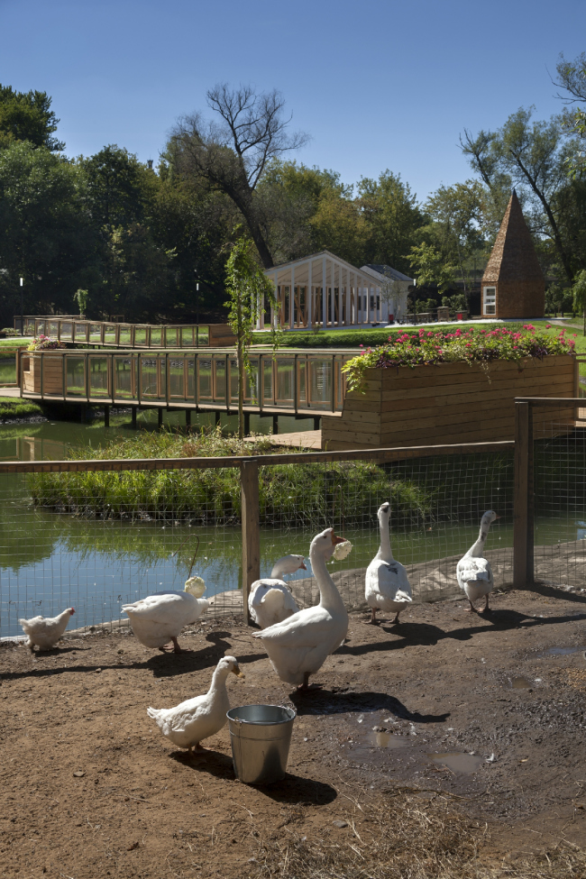 The house for master classes. Urban farm at VDNKh, 1st phase. WOWhaus Bureau. Photograph � Dmitry Chebanenko