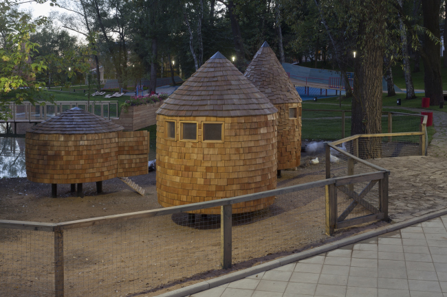 Poultry houses. The house for master classes. Urban farm at VDNKh, 1st phase. WOWhaus Bureau. Photograph  Dmitry Chebanenko