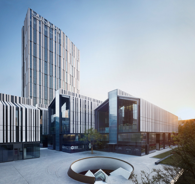 ������� � �������� ������� SOHO Fuxing Lu � Christian Gahl