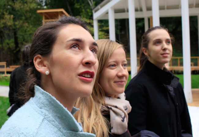 Left to right: Alena Zaitseva, the chief architect of the project; Daria Listopad, architect of the project; Maria Selten, the commecrial director of the "Urban Farm" at VDNKh - giving a guided tour for the press. Photograph  Julia Tarabarina, Archi.ru