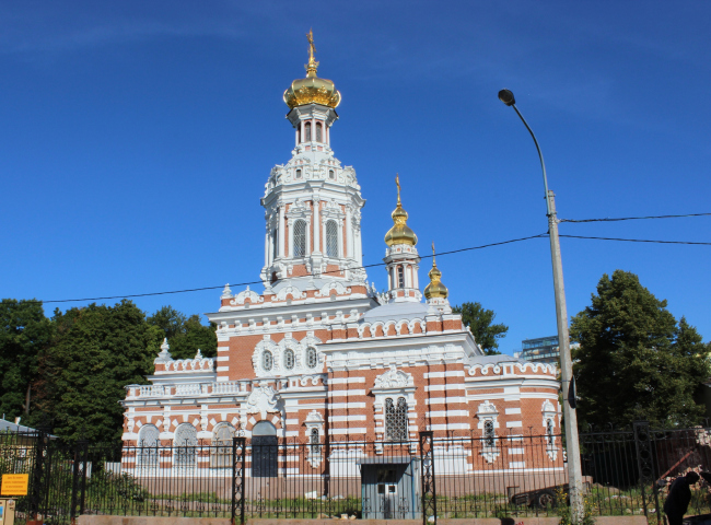 Церковь Воскресения Христова на Смоленском кладбище в Петербурге. Фотография предоставлена компанией «Славдом» Церковь Воскресения Христова на Смоленском кладбище в Петербурге. Фотография предоставлена компанией «Славдом»