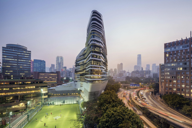Корпус Jockey Club Innovation Tower Гонконгского политехнического университета. 2014 © doublespace