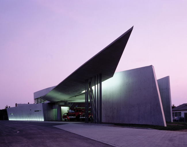 �������� ����� �� ������� Vitra � �����-��-�����. 1993 � Christian Richters