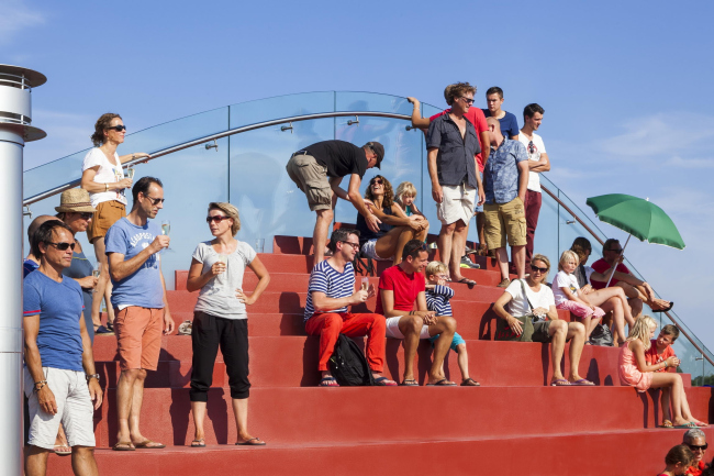 ��������� ���� The Couch � Daria Scagliola & Stijn Brakkee