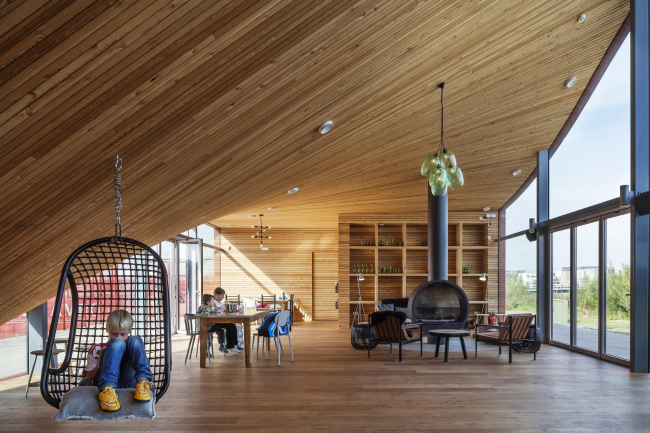 ��������� ���� The Couch � Daria Scagliola & Stijn Brakkee