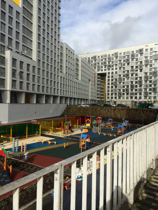 "Water Colors" residential complex. The multicolored inner courtyards. Project � Ostozhenka