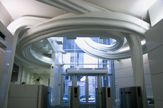 The entrance lobby of "Capital Tower" business center on the 1st Brestskaya Street � Sergey Estrin architectural studio