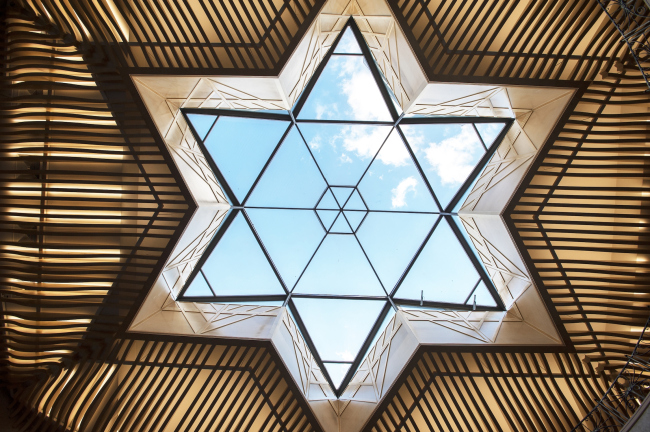 The ceiling in the Ceremonial Hall in the synagogue on Bolshaya Bronnaya Street  Sergey Estrin architectural studio