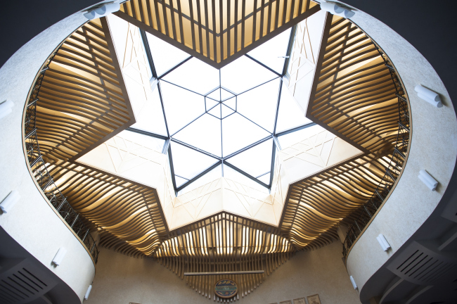 The ceiling in the Ceremonial Hall in the synagogue on Bolshaya Bronnaya Street  Sergey Estrin architectural studio