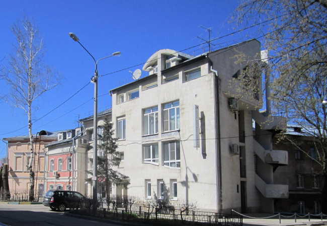 С этой постройки начинался дерзкий нижегородский постмодернизм 90-х. Архитекторы Юрий Болгов, Олег Шаганов. Юрий Болгов – герой «Путешествия по контекстам» в 2015. С этой постройки начинался дерзкий нижегородский постмодернизм 90-х. Архитекторы Юрий Болгов, Олег Шаганов. Юрий Болгов – герой «Путешествия по контекстам» в 2015.