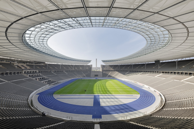 Олимпийский стадион в Берлине – реконструкция. Вид на Марафонские ворота © Marcus Bredt