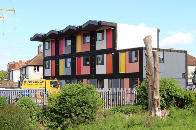 ������� ��� Y-Cube � �������. ������� ������������� � Rogers Stirk Harbour + Partners