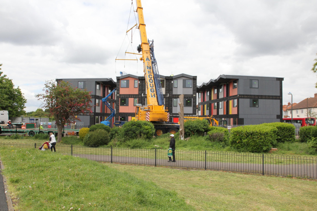 ������� ��� Y-Cube � �������. ������� ������������� � Rogers Stirk Harbour + Partners